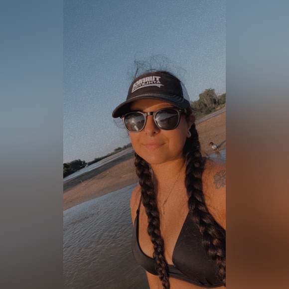 Hi! I’m Alena, welcome to my closet!! - Picture 4 of 7